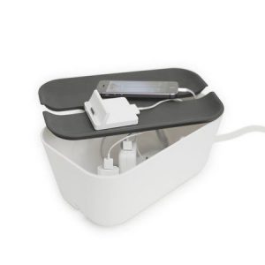 Witte kabelbox met grijze deksel van Bosign voor snoeren en stekkerdozen uit het zicht