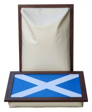 Schoottafel-Laptray-Schotse-vlag-Andrews-Cross-ecru-schootkussen